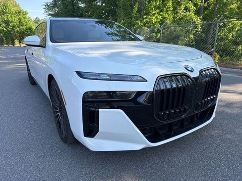 Used 2025 BMW 760i xDrive w/ Executive Package AWD/4WD image 9