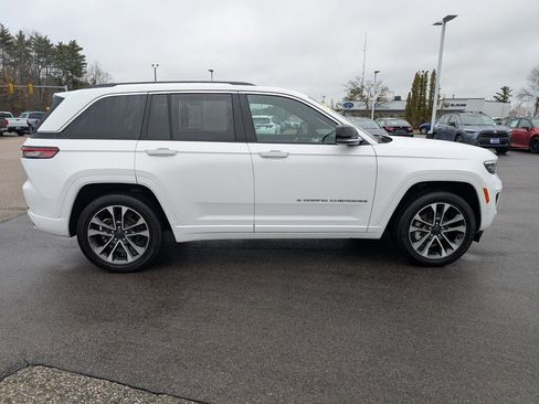 Used 2023 Jeep Grand Cherokee Overland w/ Luxury Tech Group IV AWD/4WD image 7