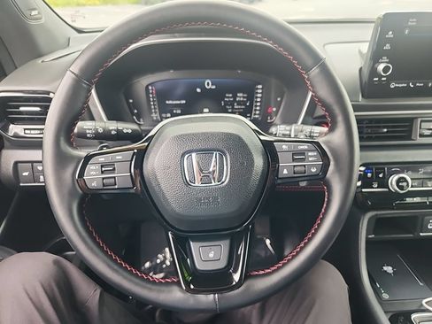 Used 2025 Honda Pilot Black Edition image 18