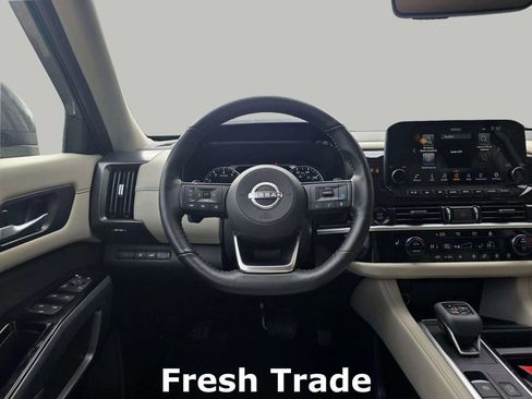 Used 2025 Nissan Pathfinder SL AWD/4WD image 14