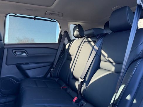 Used 2022 Nissan Rogue SL w/ SL Premium Package image 15