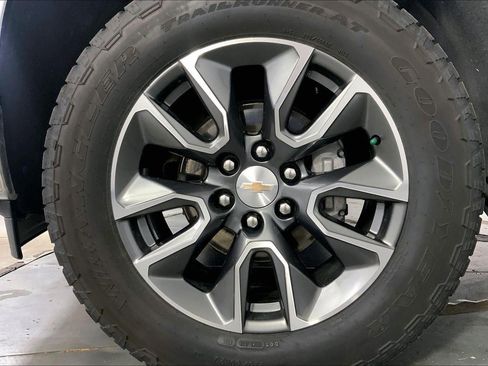 Used 2024 Chevrolet Silverado 1500 LT image 9