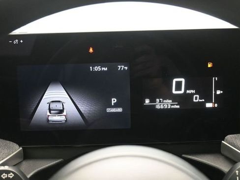 Used 2025 Nissan Kicks SV AWD/4WD image 27