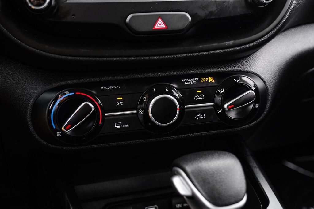 Used 2022 Kia Soul LX w/ Technology Package FWD image 24
