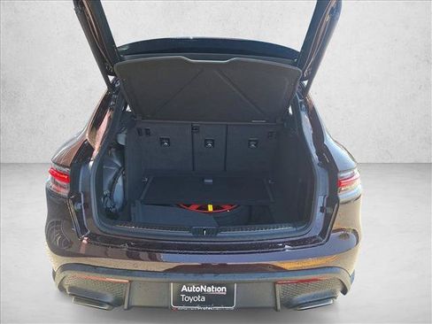Used 2023 Porsche Macan AWD/4WD image 6
