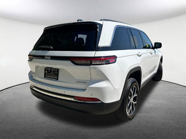 Used 2025 Jeep Grand Cherokee Limited AWD/4WD image 14