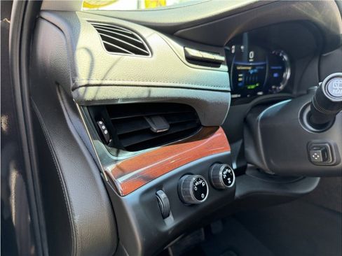 Used 2017 Cadillac Escalade Premium Luxury AWD/4WD image 36