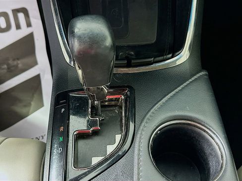 Used 2018 Toyota Avalon Limited image 17