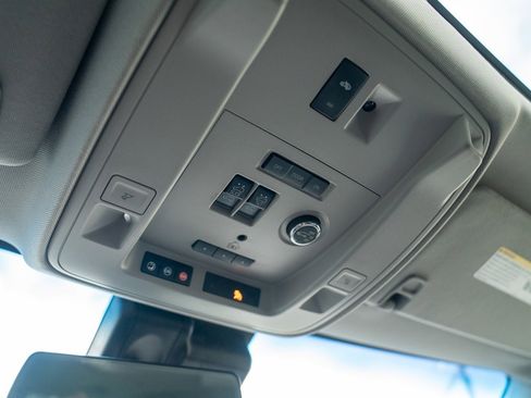 Used 2018 Cadillac Escalade Premium Luxury image 21