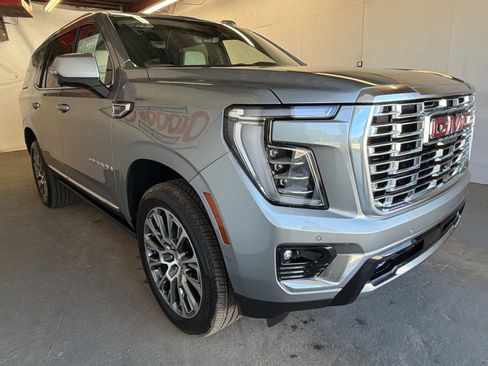 New 2026 GMC Yukon Denali w/ Denali Reserve Package AWD/4WD image 4