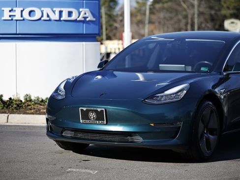 Used 2018 Tesla Model 3 Long Range image 2