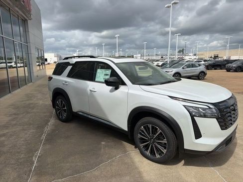 New 2026 Nissan Pathfinder Platinum image 5