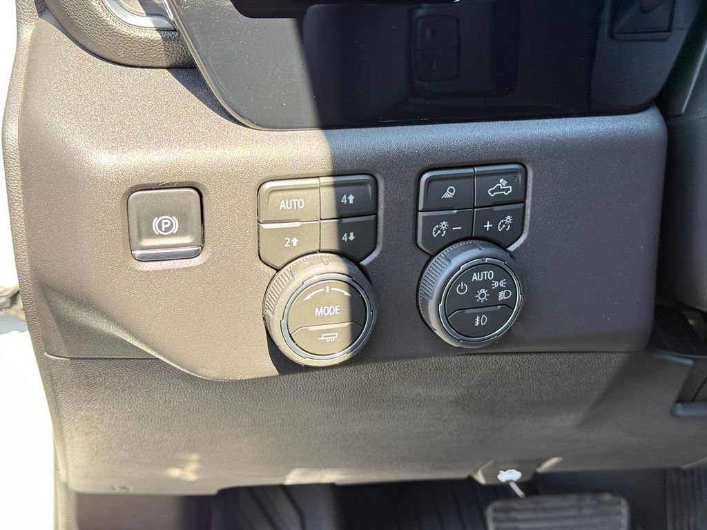 Used 2026 Chevrolet Silverado 1500 LT Trail Boss w/ LT Trail Boss Premium Package AWD/4WD image 26