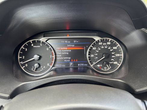 Used 2025 Nissan Altima 2.5 SV FWD image 40