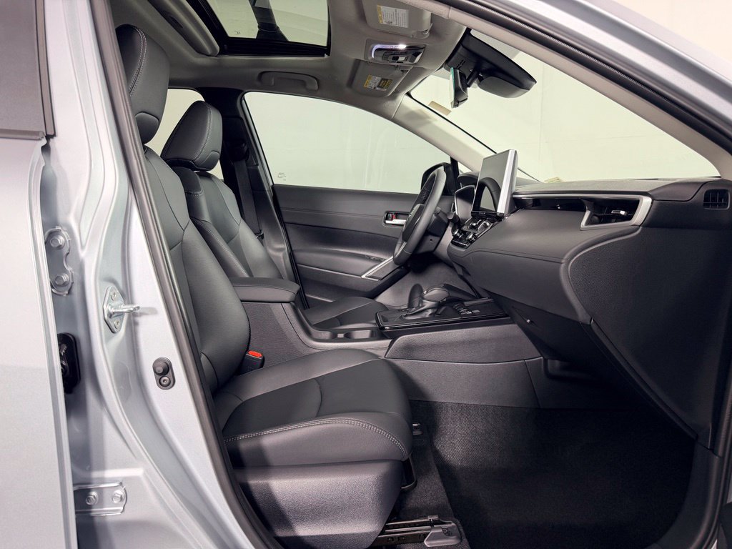 Used 2026 Toyota Corolla Cross XLE w/ Convenience Package FWD image 34
