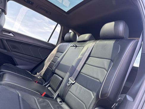 Certified 2022 Volkswagen Tiguan SEL R-Line image 23