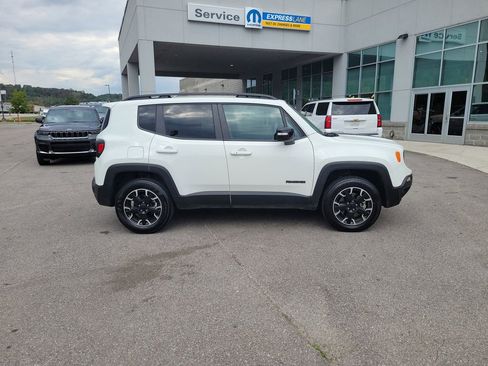 Used 2023 Jeep Renegade Latitude image 2