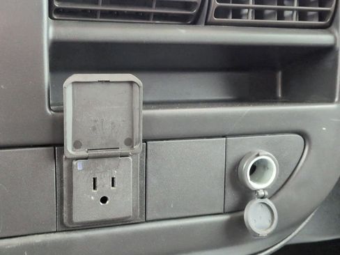 Used 2018 GMC Savana 2500 w/ Driver Convenience Package image 30