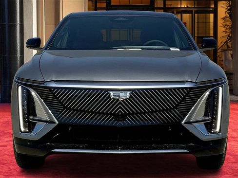 New 2025 Cadillac Lyriq Luxury image 3