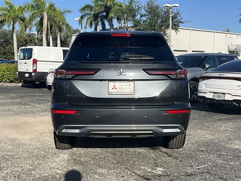New 2025 Mitsubishi Outlander SEL image 4
