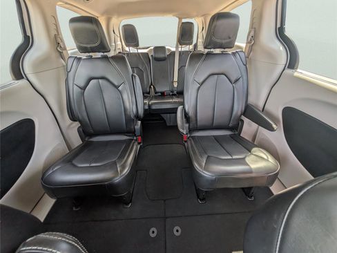 Used 2024 Chrysler Pacifica Touring-L FWD image 36