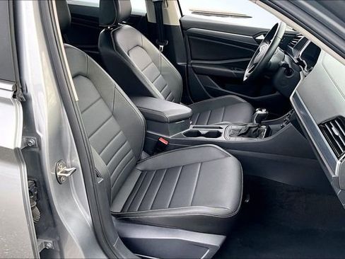 Used 2024 Volkswagen Jetta SE image 27