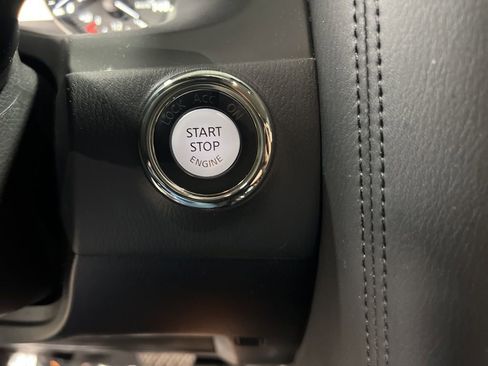 Used 2023 Nissan Armada SL w/ Captain's Chairs Package image 31