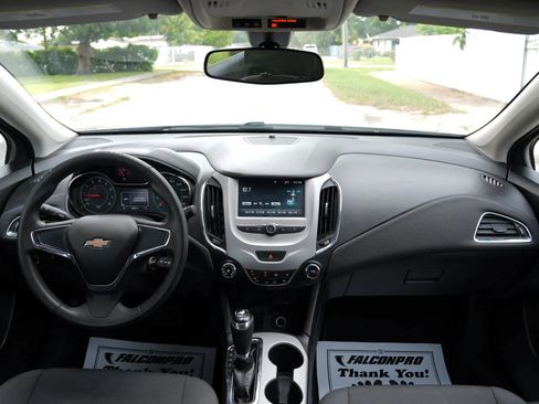 Used 2018 Chevrolet Cruze LS FWD image 10
