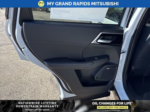 New 2026 Mitsubishi Outlander Trail Edition AWD/4WD image 11