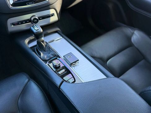 Used 2018 Volvo XC90 T6 Momentum w/ Convenience Package image 21
