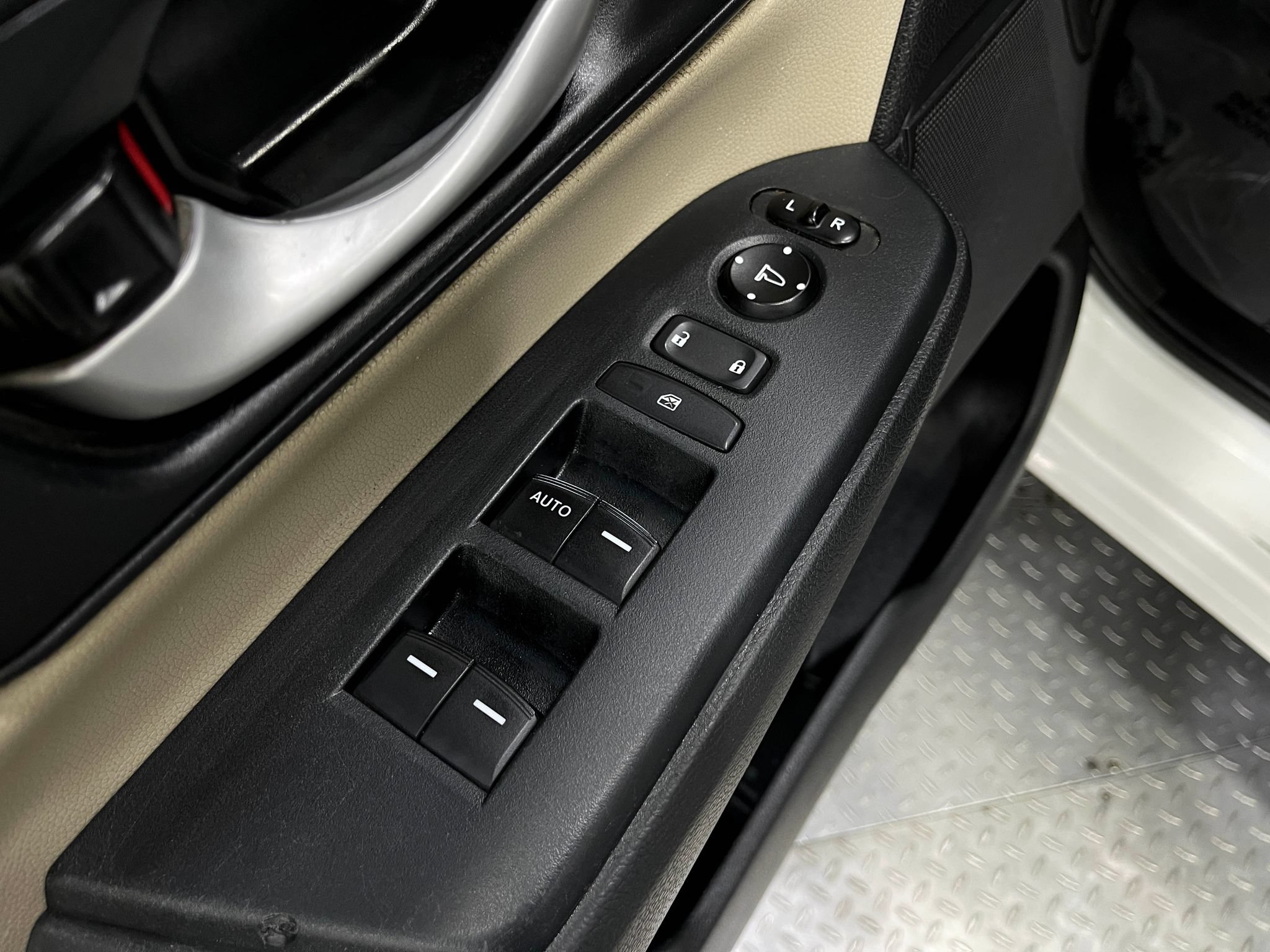 Used 2020 Honda CR-V LX image 14