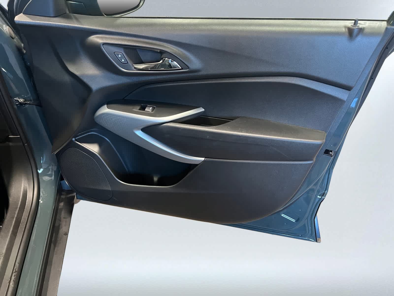 Used 2025 Chevrolet Trax LS FWD image 15