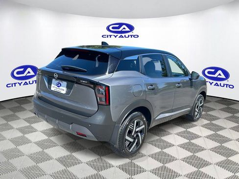Used 2025 Nissan Kicks SV FWD image 3