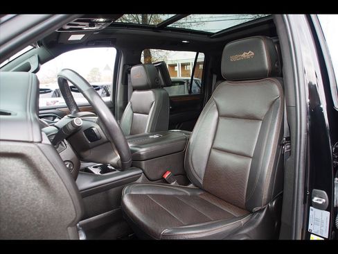 Used 2021 Chevrolet Suburban High Country image 23