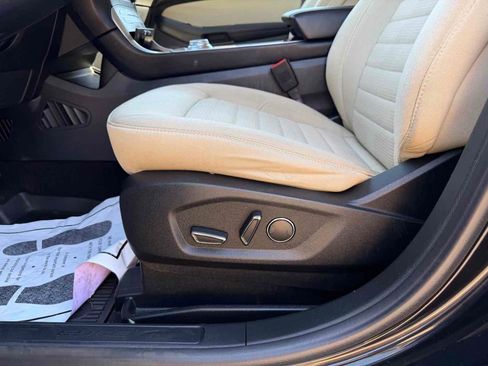 Used 2019 Ford Edge SEL image 12