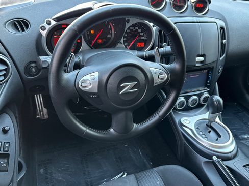 Used 2013 Nissan 370Z Coupe RWD image 16