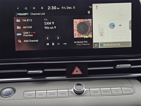 New 2025 Hyundai Elantra Limited image 16