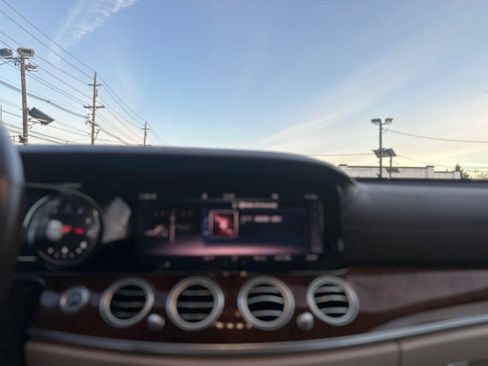 Used 2019 Mercedes-Benz E 300 4MATIC image 18