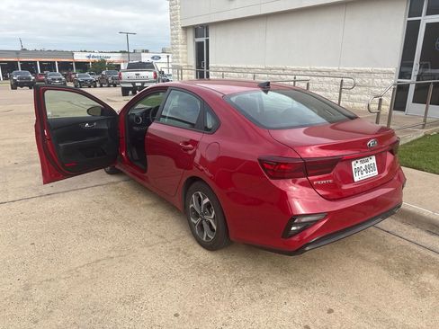Used 2021 Kia Forte LXS FWD image 2