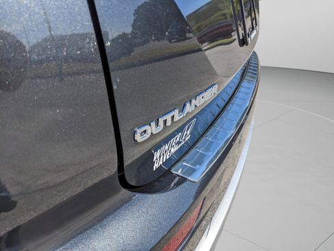 Used 2024 Mitsubishi Outlander SE image 14