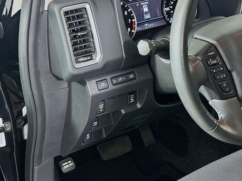 Used 2024 Nissan Frontier SV w/ SV Convenience Package image 17