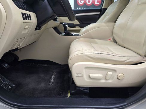 Used 2015 Toyota Highlander XLE FWD image 10