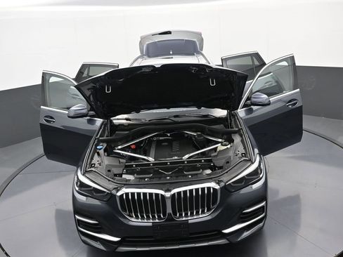 Used 2022 BMW X5 xDrive40i w/ Parking Assistance Package image 38