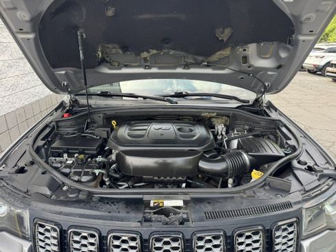 Used 2021 Jeep Grand Cherokee Laredo X AWD/4WD image 5