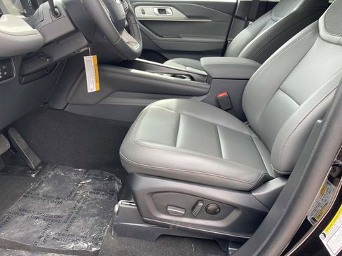 New 2025 Ford Explorer Active w/ Active Comfort Package image 19