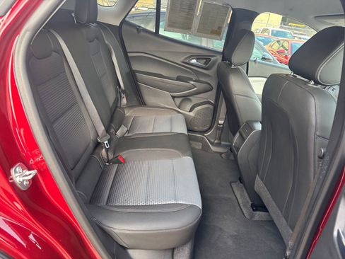 Used 2025 Chevrolet Trax LT FWD image 24