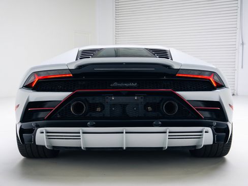 Used 2020 Lamborghini Huracan EVO image 6