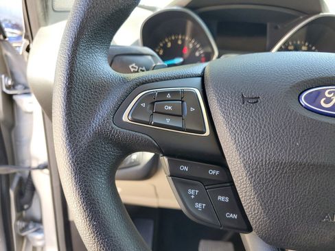 Used 2017 Ford Escape SE image 19