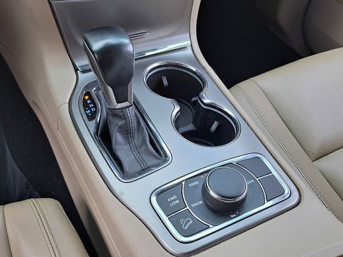 Used 2020 Jeep Grand Cherokee Limited AWD/4WD image 11