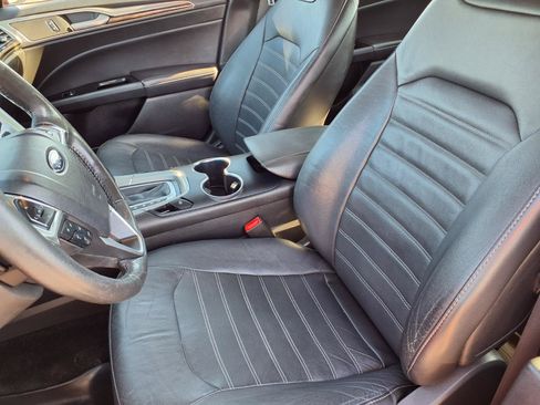 Used 2014 Ford Fusion SE w/ Equipment Group 202A FWD image 3